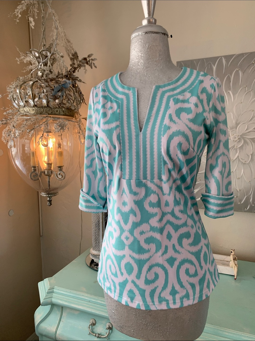 Gretchen Scott turquoise and white half sleeve blouse. Size shrimp, small.